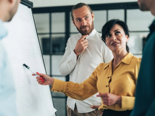 Discutere di strategia aziendale