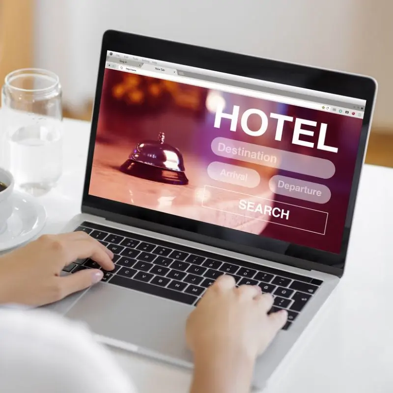 Hotel luxury a St. Moritz con strategia di prenotazione diretta e AI Concierge Hotel luxury a St. Moritz con strategia di prenotazione diretta e AI Concierge