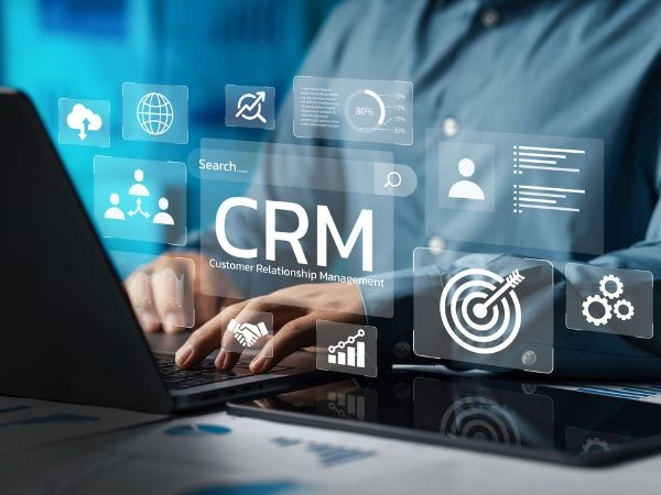 CRM è il punto centrale di una strategia di marketing automation efficace CRM è il punto centrale di una strategia di marketing automation efficace