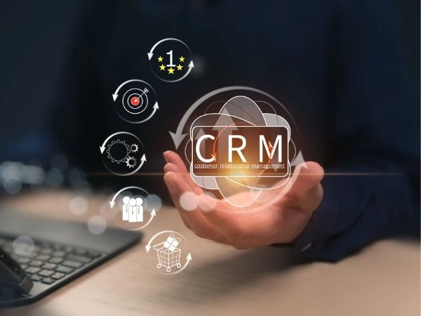 CRM, gestione delle relazioni con i clienti, aumentare le vendite per le aziende. CRM, gestione delle relazioni con i clienti, aumentare le vendite per le aziende.