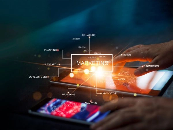 Un motore di raccolta dati moderno funziona come un’infrastruttura intelligente capace di alimentare in modo continuo marketing e vendite.