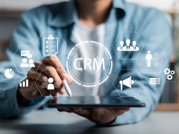 Dal CRM archivio al CRM operativo per aziende B2B a Lugano gestione attiva dei contatti automazione vendite e integrazione con AI Dal CRM archivio al CRM operativo per aziende B2B a Lugano gestione attiva dei contatti automazione vendite e integrazione con AI