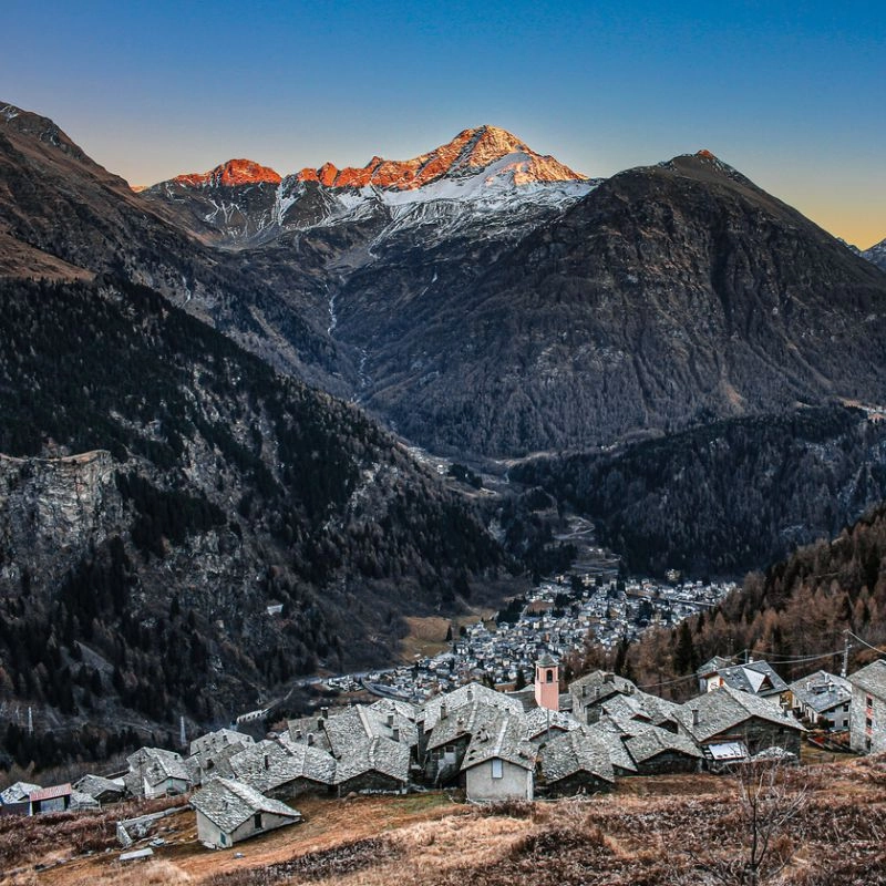 Campodolcino borgo alpino italiano ideale per natura escursioni relax e sport montani. Campodolcino borgo alpino italiano ideale per natura escursioni relax e sport montani.